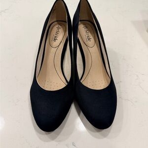 Life Stride Classic Black Heels